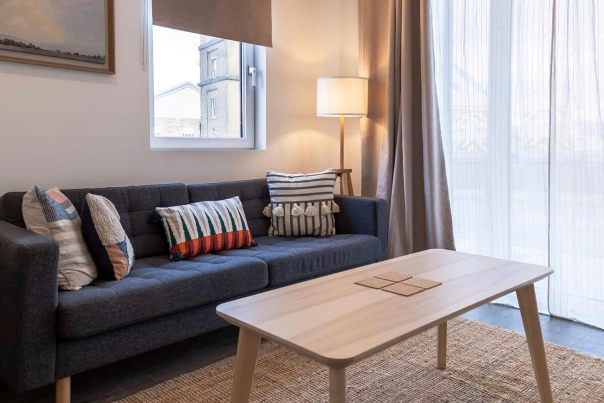 Contemporary 1 Bedroom Apartment In Ashford แอชฟอร์ด ภายนอก รูปภาพ