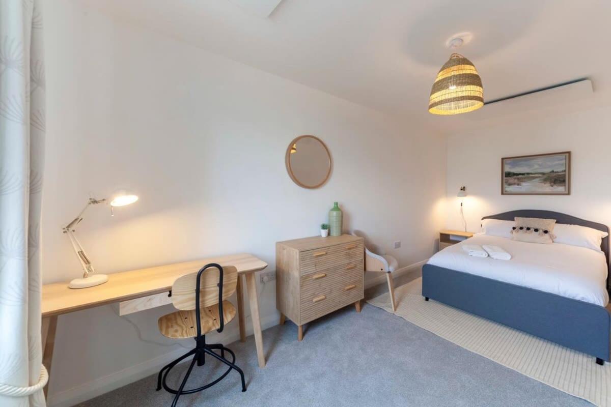 Contemporary 1 Bedroom Apartment In Ashford แอชฟอร์ด ภายนอก รูปภาพ